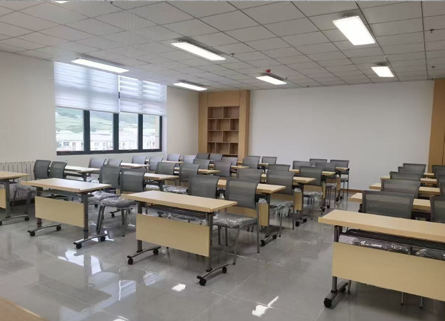 Computer room chairs, conference room chairs, training room chairs