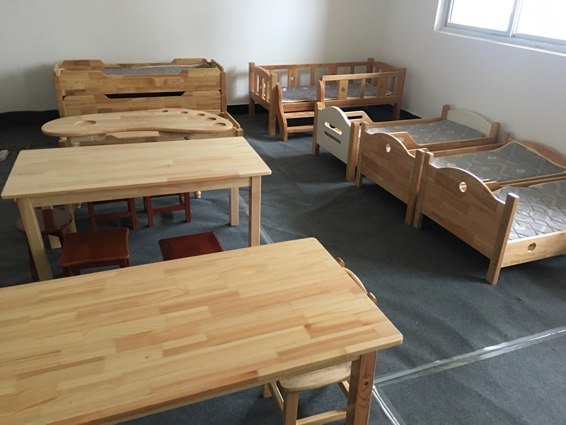  Kindergarten Desks and Chairs